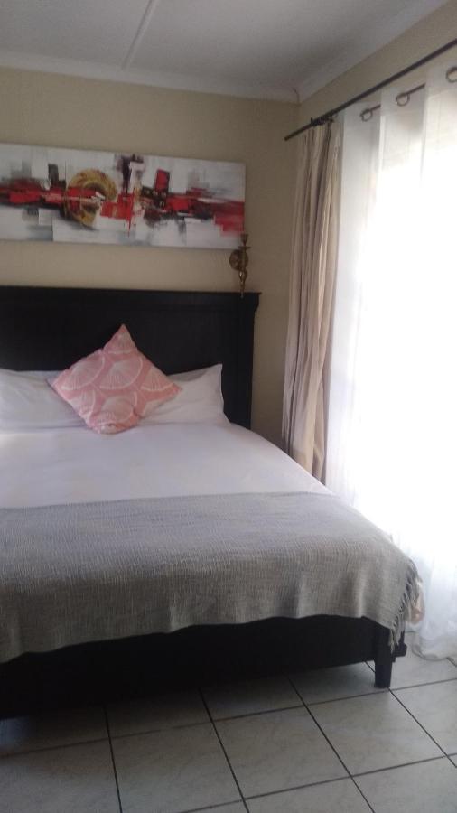 Self-Catering 1Bedr Cottage In Sandton With Free Wifi Johannesburgo Exterior foto